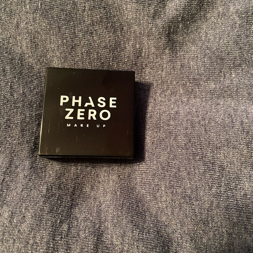 Phase Zero pressed eyeshadow - Picture 2 of 3